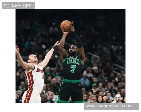 能扣篮的足球明星们如何在球场上展现惊人技巧与运动魅力 能扣篮的足球明星们如何在球场上展现惊人技巧与运动魅力