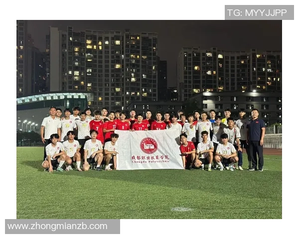 足球明星亲临黄科大与学子互动共庆校园足球盛事 足球明星亲临黄科大与学子互动共庆校园足球盛事