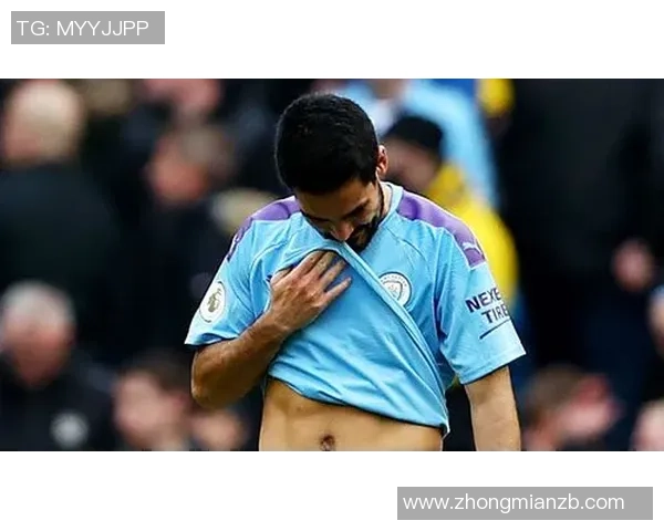 足球明星展示完美腹肌的广告视频引发热议吸引众多粉丝关注与讨论 足球明星展示完美腹肌的广告视频引发热议吸引众多粉丝关注与讨论