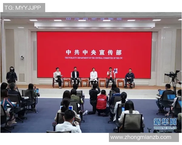 足球明星背后的故事漫画记者独家采访揭示他们的真实生活与梦想 足球明星背后的故事漫画记者独家采访揭示他们的真实生活与梦想