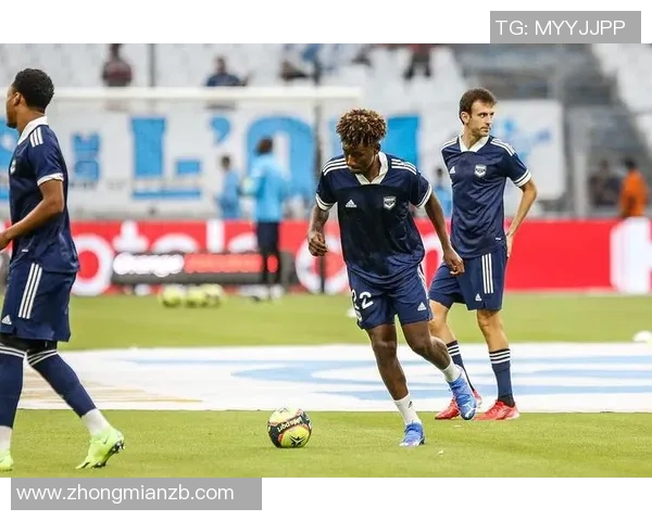 阳光下的足球明星们:他们的故事与成就让人感动与敬佩 阳光下的足球明星们:他们的故事与成就让人感动与敬佩